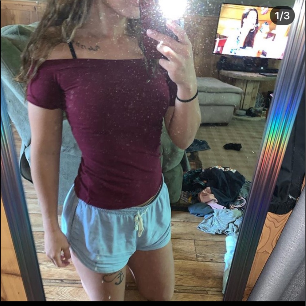 Off the shoulder maroon tee